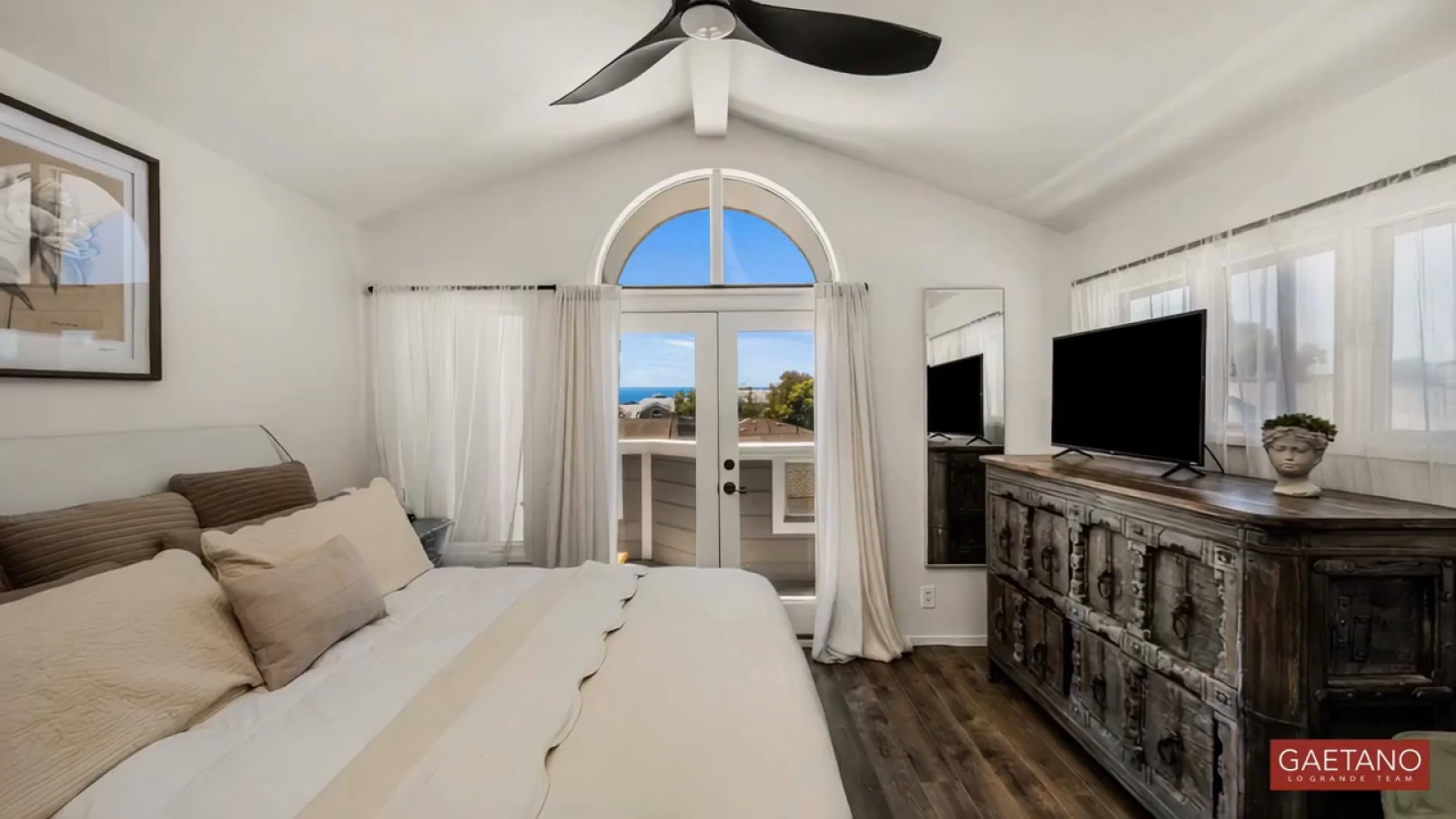 24582 Del Prado — still from the original video